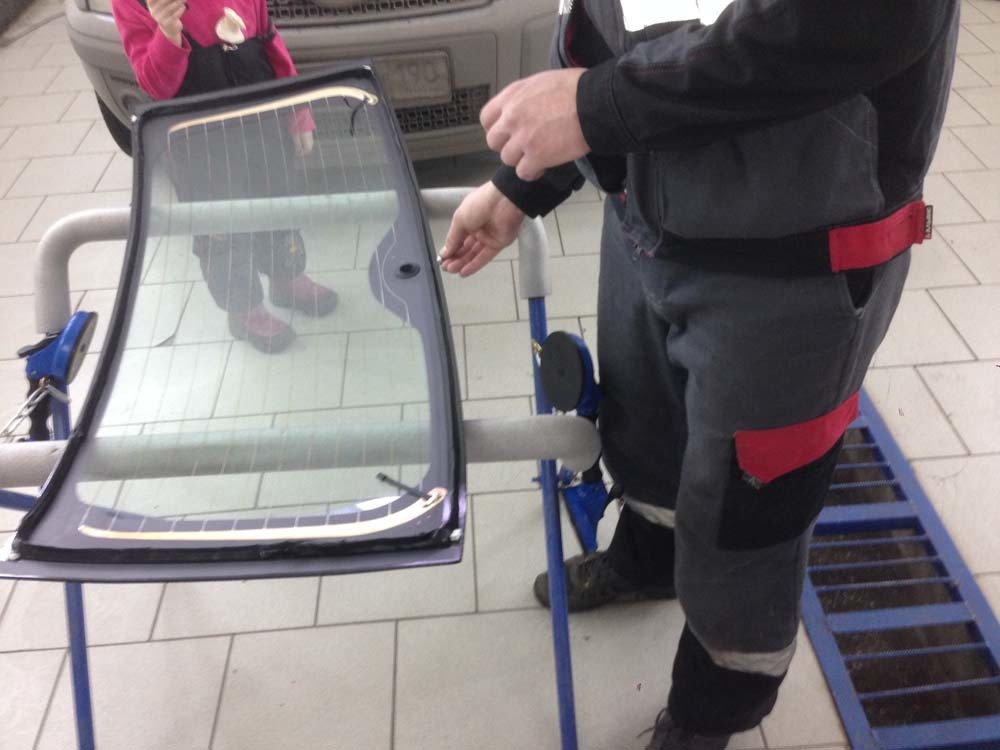 фото поменять стекло на авто