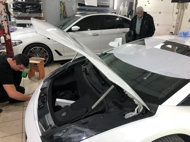 Фото примера полировки фар в «АвтостеклаПрофи»