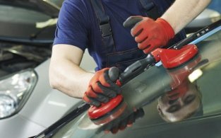 фото процесса по замене лобового стекла