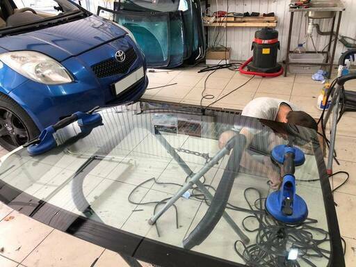 фото установка нового автостекла