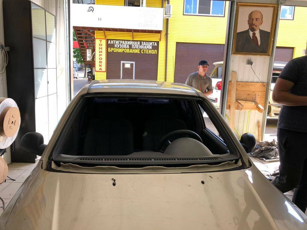 фото замена стекла лада