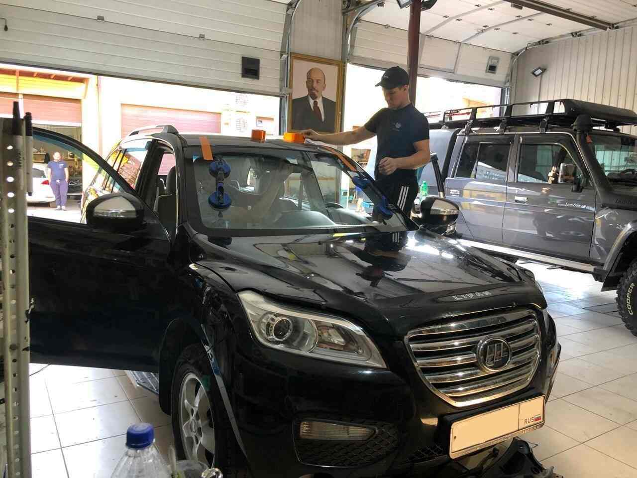 фото установка автостекла