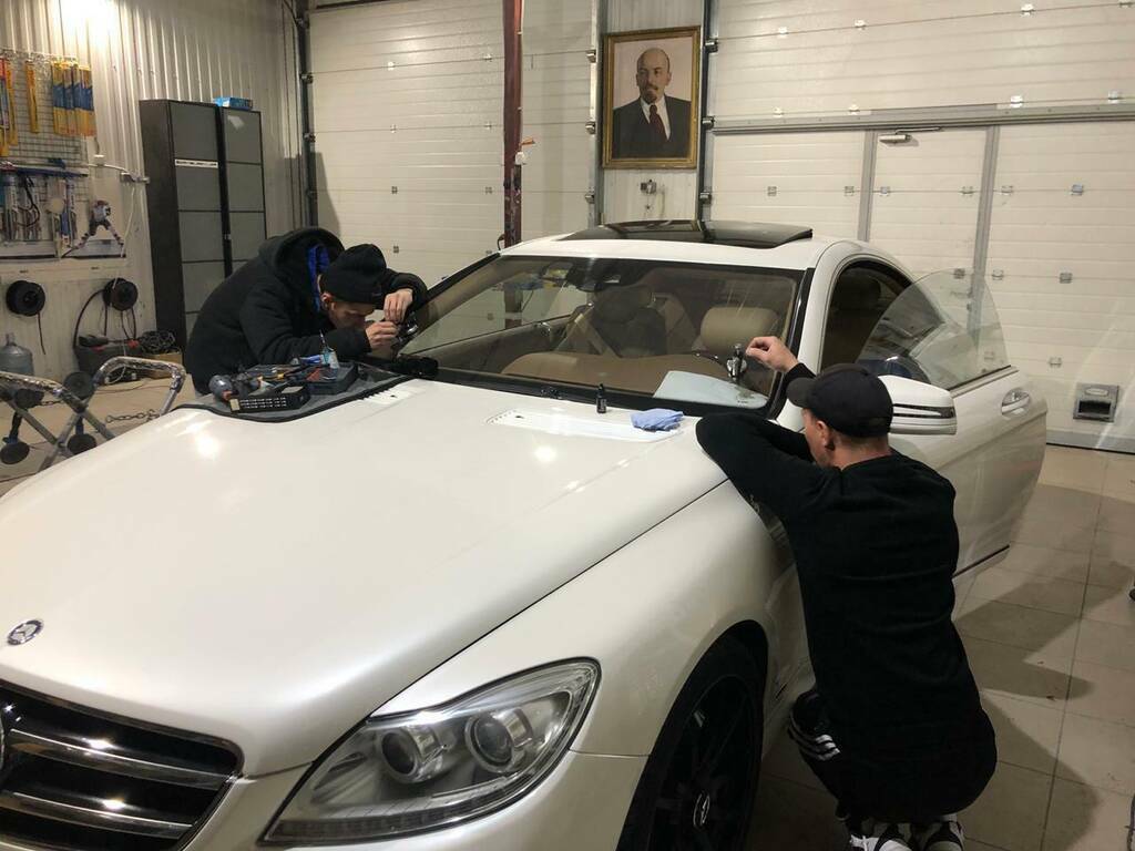 фото установка автостекла